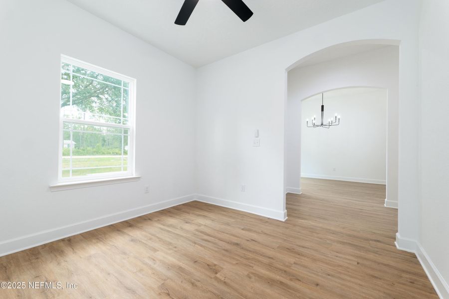 Spacious, unfurnished interior of a new home in , Middleburg (Image 21).