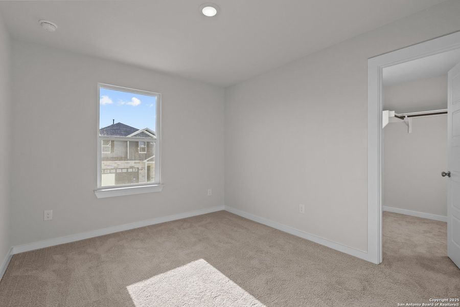 Spacious, unfurnished interior of a new home in Senna, Leon Valley (Image 20).