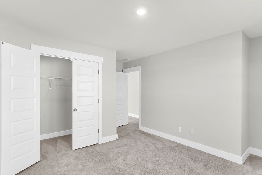 Spacious, unfurnished interior of a new home in Hewing Farms, Summerville (Image 37).