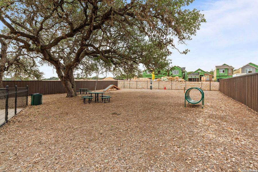 Community amenities in Centero at Stone Oak, San Antonio (Image 37).