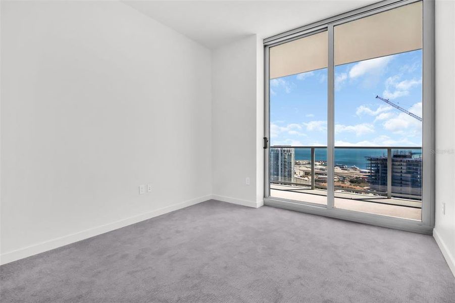 Spacious, unfurnished interior of a new home in , St. Petersburg (Image 59).