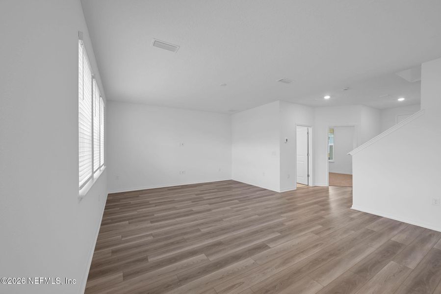 Spacious, unfurnished interior of a new home in Hyland Trail, Green Cove Springs (Image 18).