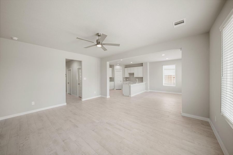 Spacious, unfurnished interior of a new home in Grand Oaks Village, Houston (Image 6). Spacious, unfurnished interior of a new home in Grand Oaks Village, Houston (Image 6).