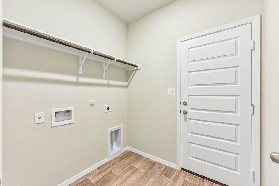 Spacious, unfurnished interior of a new home in Edgebrooke, Pflugerville (Image 26).