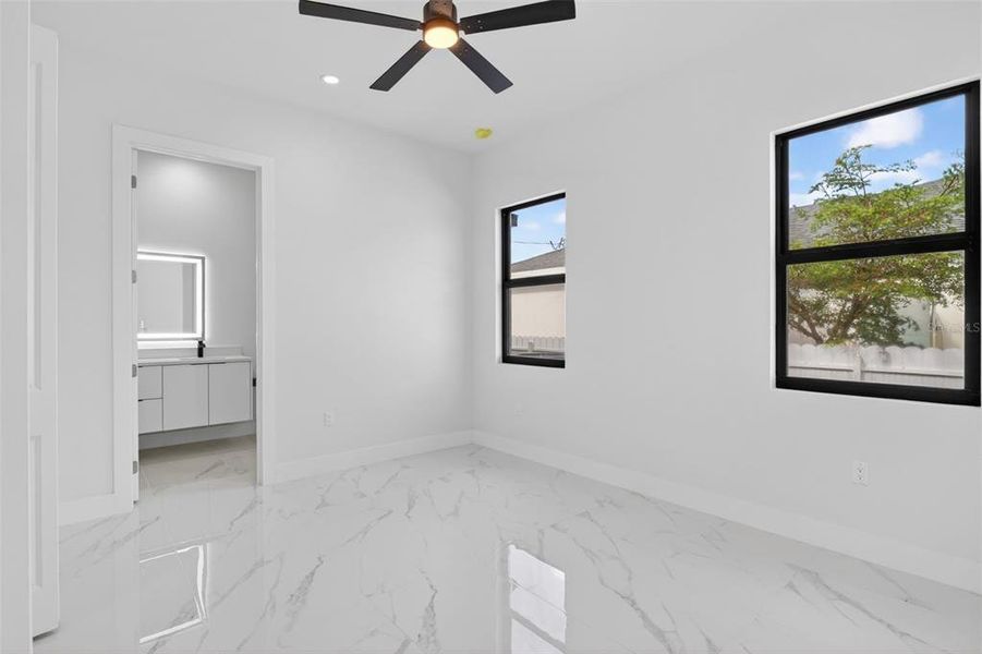 Spacious, unfurnished interior of a new home in , Cape Coral (Image 43).