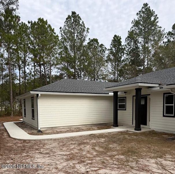 Exterior details and patio area of a home in , Middleburg (Image 3).