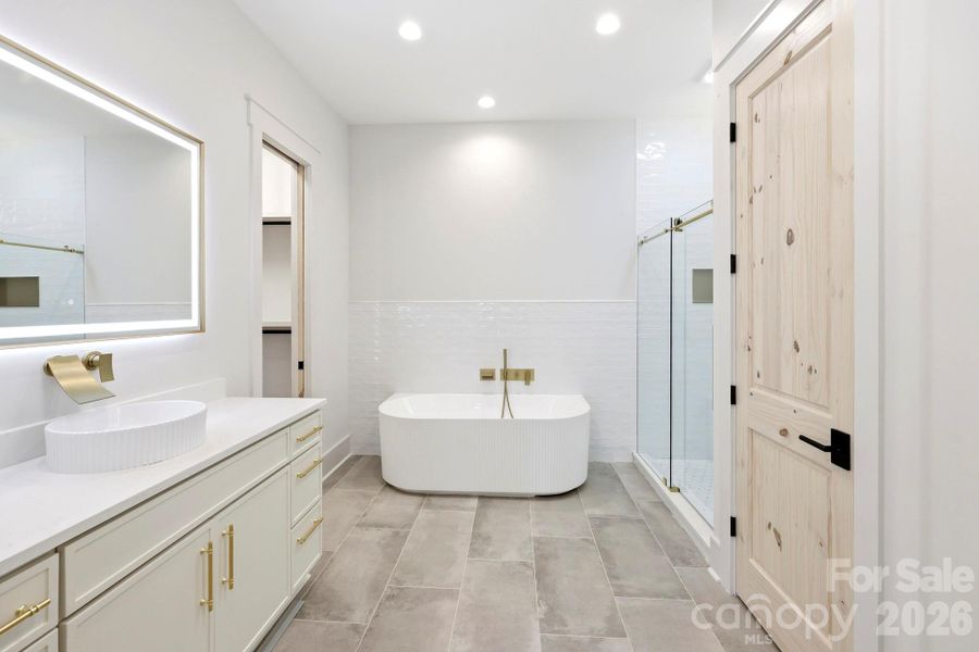 Furnished interior view inside a new home in , Lake Lure (Image 7).