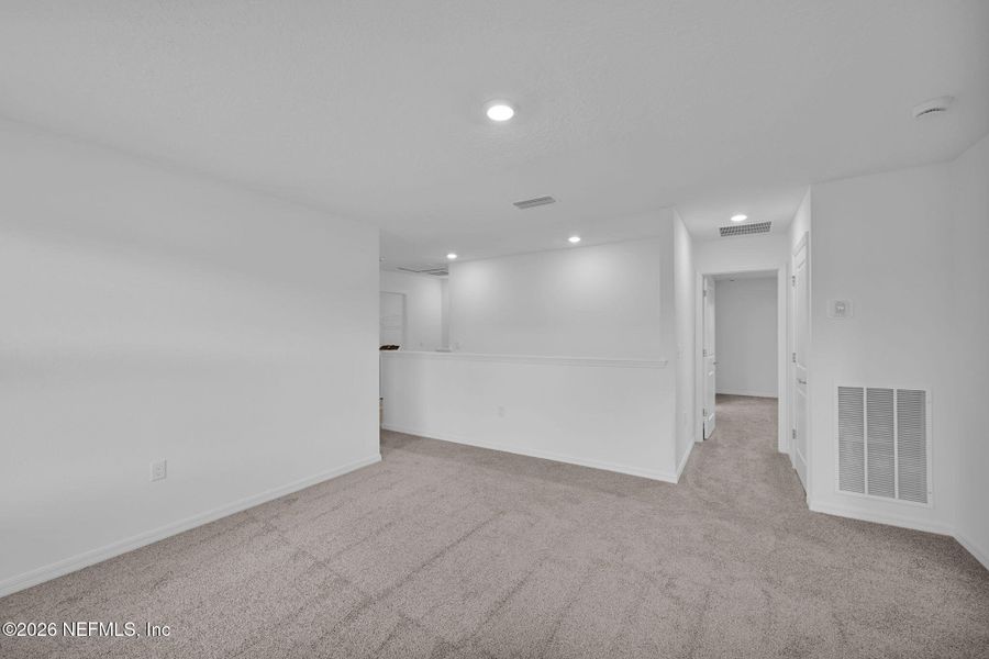 Spacious, unfurnished interior of a new home in Hyland Trail, Green Cove Springs (Image 32).