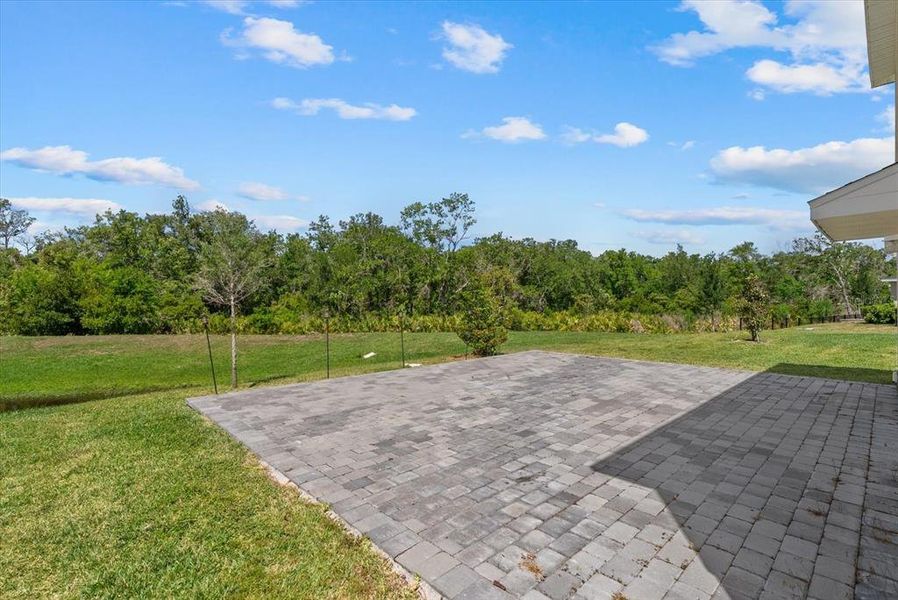 Exterior details and patio area of a home in , Bradenton (Image 24).