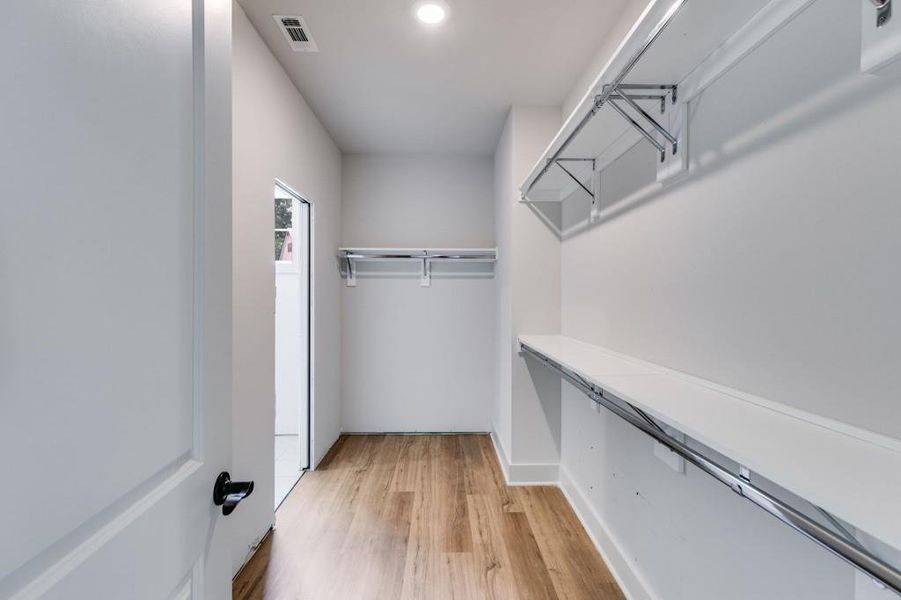 Spacious, unfurnished interior of a new home in , Dallas (Image 18).