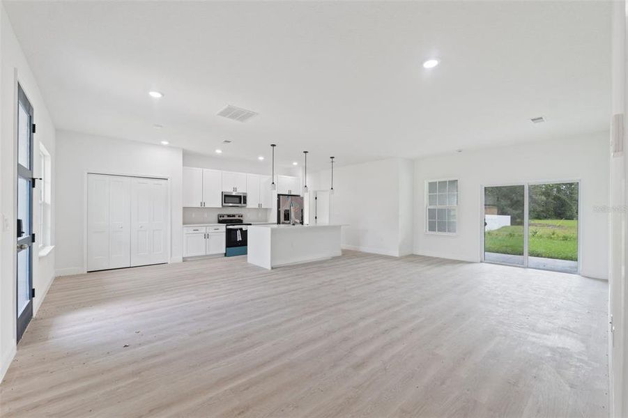 Spacious, unfurnished interior of a new home in , Ocala (Image 22).