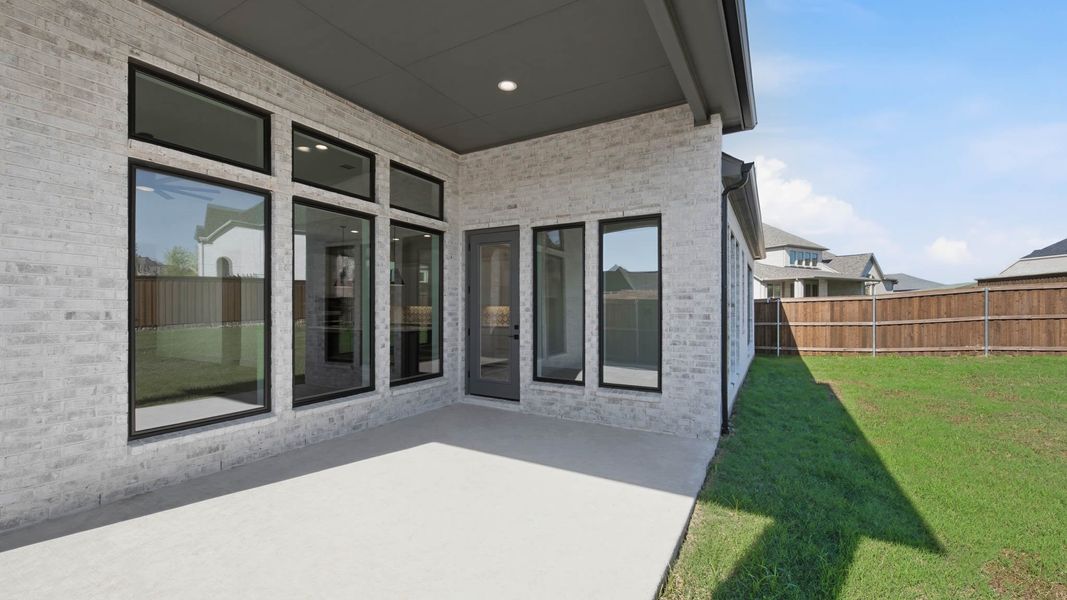 Exterior details and patio area of a home in Hillstead, Lavon (Image 4).
