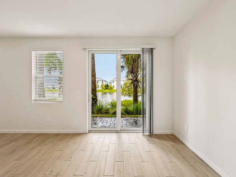 Spacious, unfurnished interior of a new home in Tidewater, Fort Pierce (Image 14).