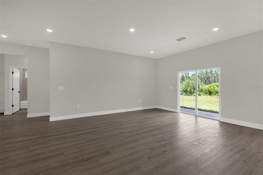 Spacious, unfurnished interior of a new home in , Ocala (Image 31).
