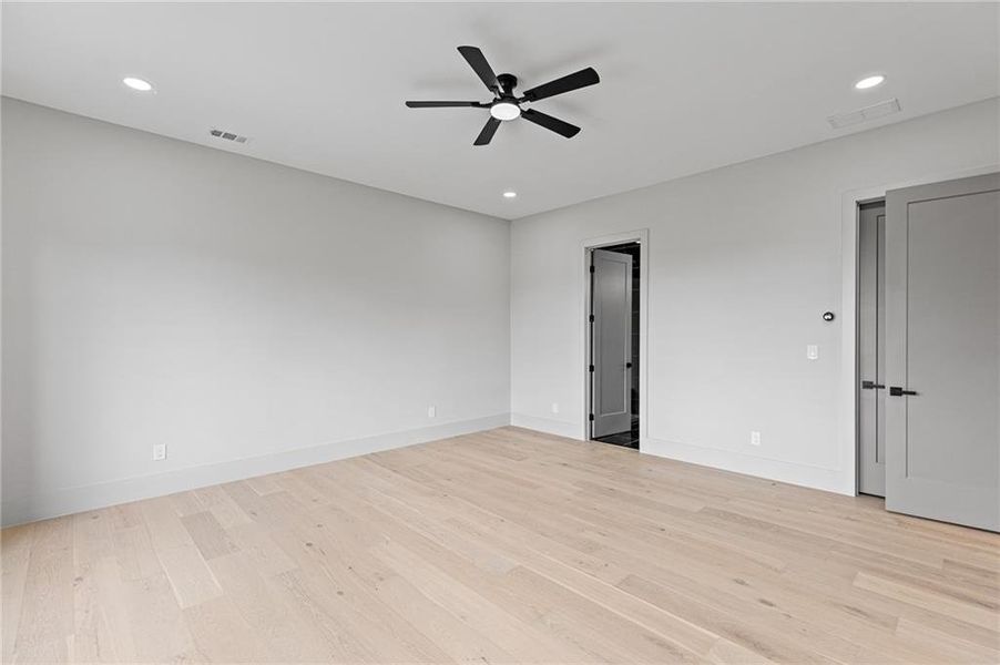 Spacious, unfurnished interior of a new home in , Lawrenceville (Image 74).