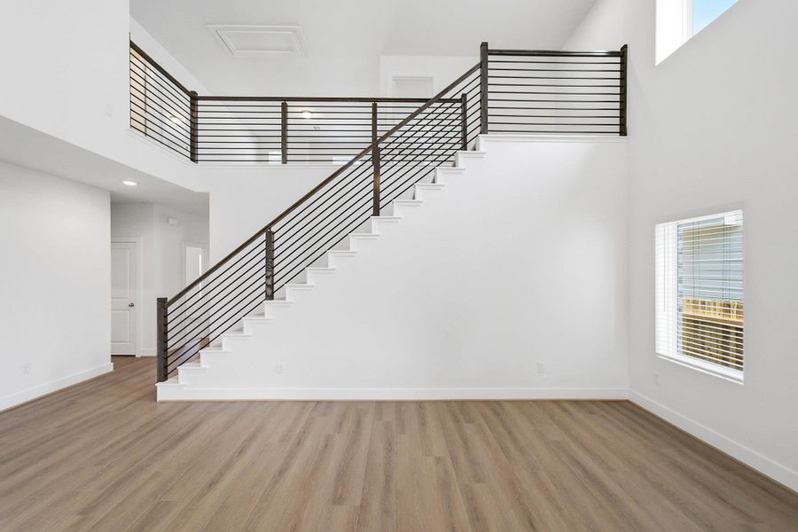 Spacious, unfurnished interior of a new home in Sunfield, Buda (Image 19).
