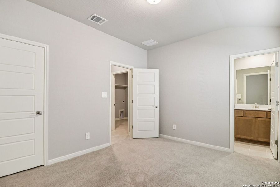 Spacious, unfurnished interior of a new home in Arcadia Ridge - Classic Series, San Antonio (Image 37).