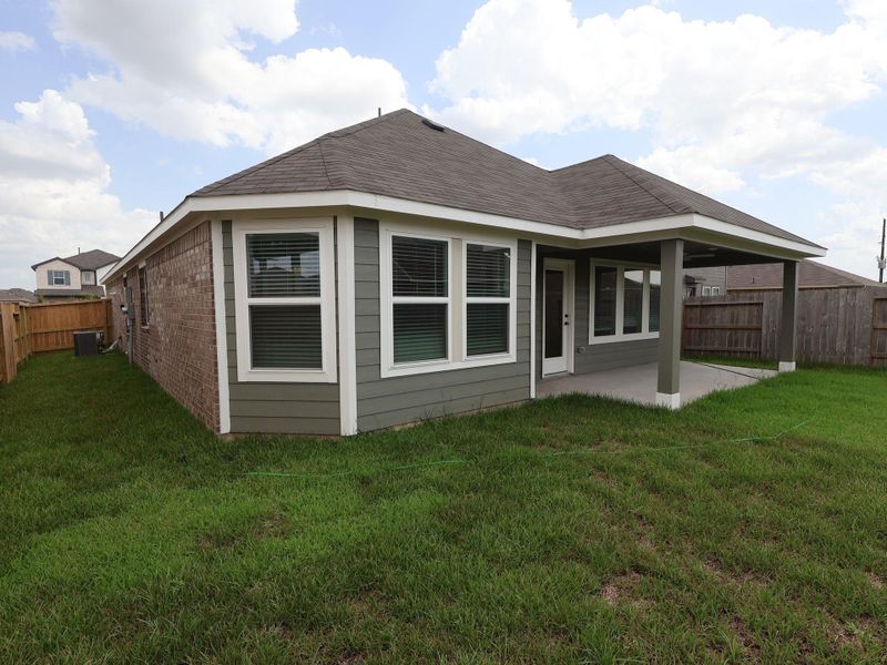 Exterior details and patio area of a home in Miller's Pond, Rosenberg (Image 3).