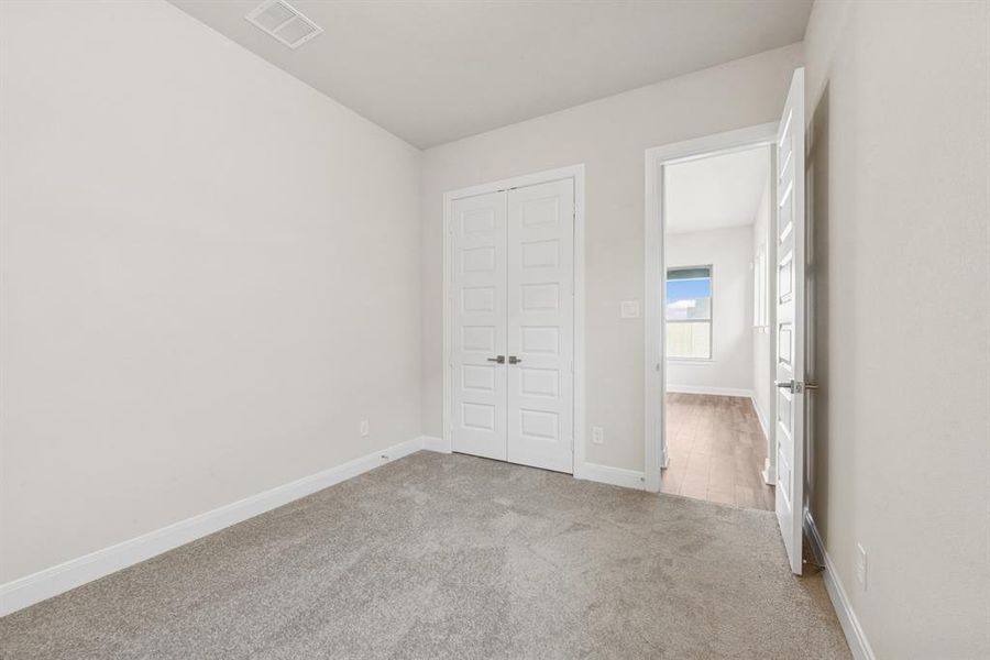 Spacious, unfurnished interior of a new home in Myrtle Creek, Waxahachie (Image 24).