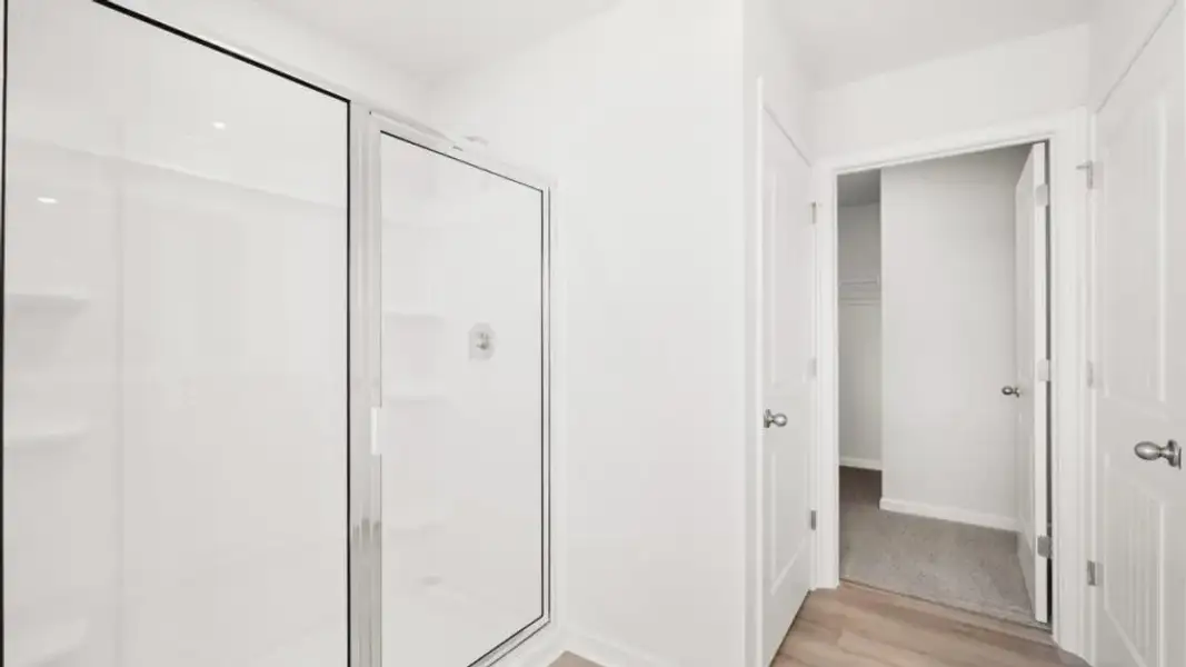 Spacious, unfurnished interior of a new home in , Gainesville (Image 23).