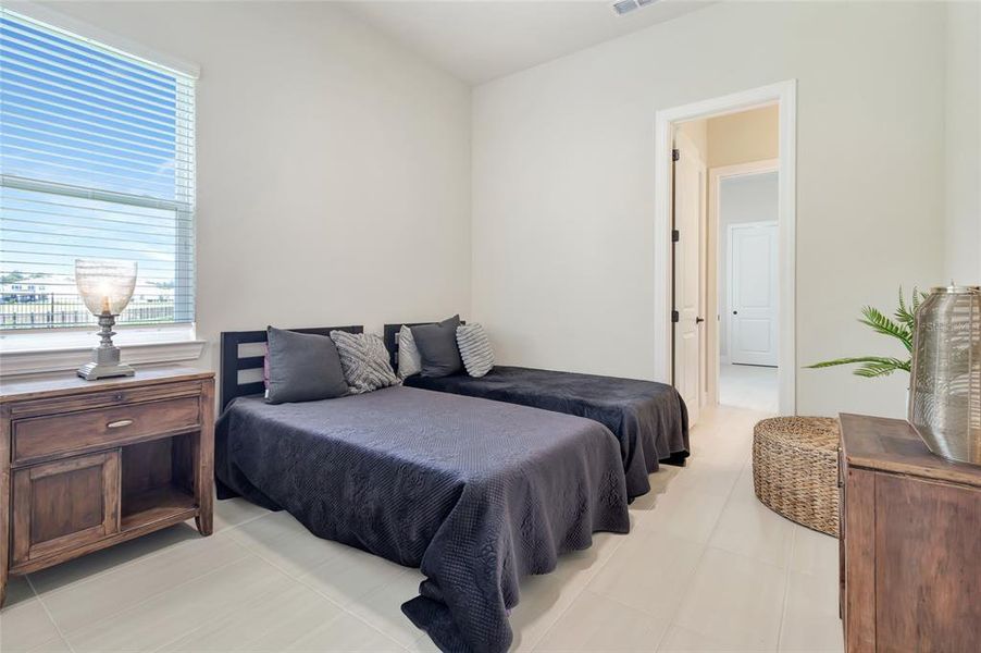 Furnished interior view inside a new home in , Orlando (Image 54).