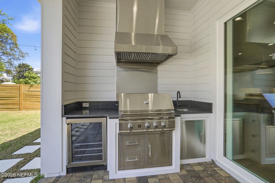 Exterior details and patio area of a home in , Ponte Vedra Beach (Image 28).
