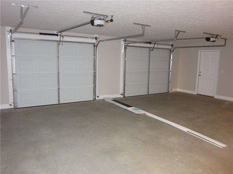 Spacious, unfurnished interior of a new home in , Dallas (Image 28).