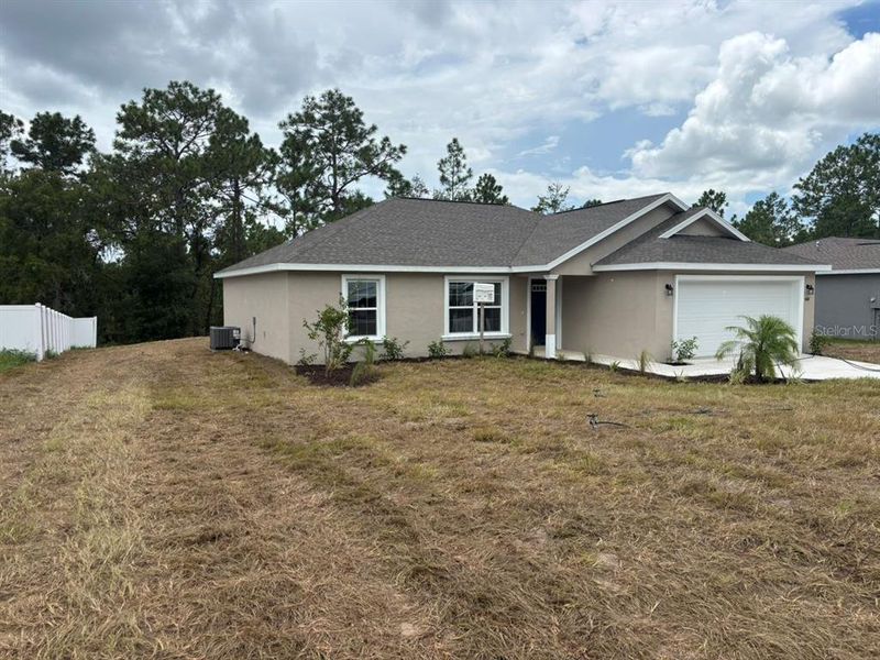 Exterior details and patio area of a home in , Dunnellon (Image 3). Exterior details and patio area of a home in , Dunnellon (Image 3).