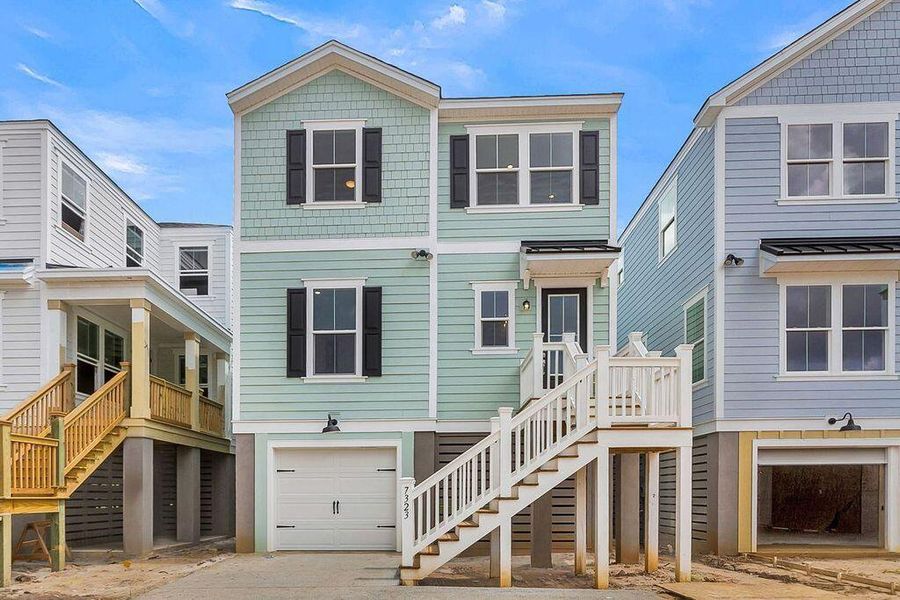 Exterior details and patio area of a home in Heron Preserve, Hanahan (Image 3).