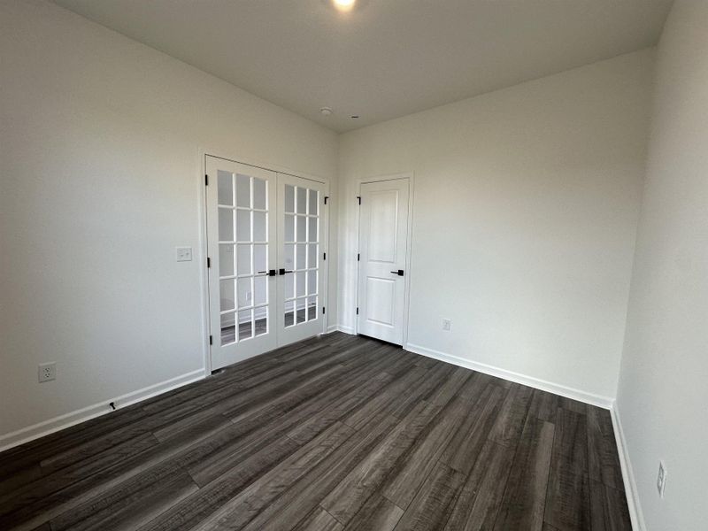 Spacious, unfurnished interior of a new home in Oak Hollow, Longs (Image 11).