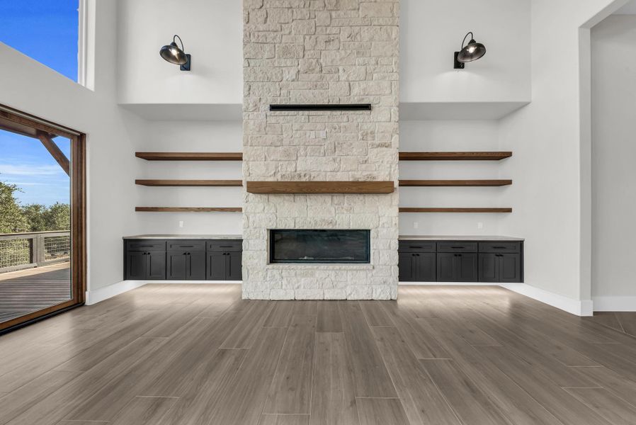 Spacious, unfurnished interior of a new home in , Horseshoe Bay (Image 19).