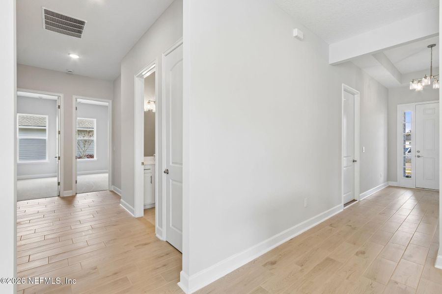 Spacious, unfurnished interior of a new home in Sandy Ridge, Yulee (Image 15).