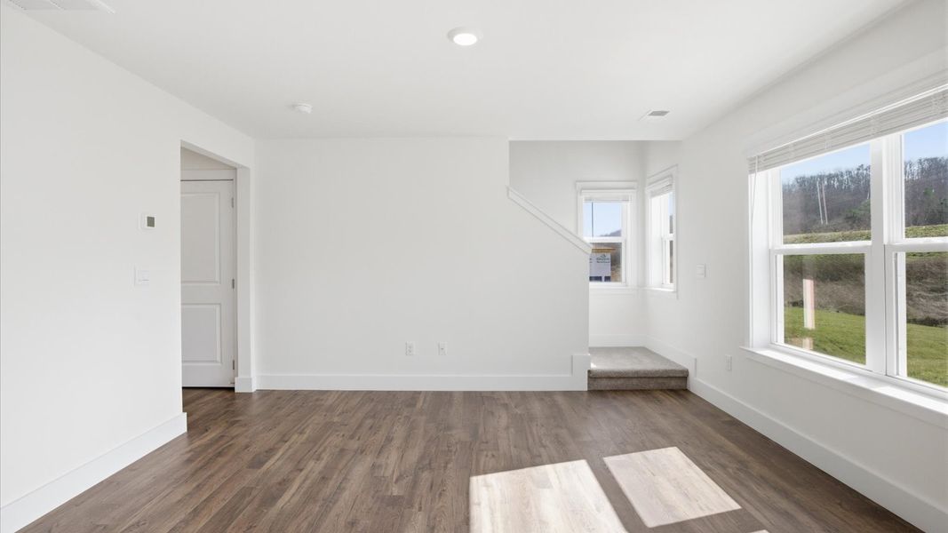 Spacious, unfurnished interior of a new home in Emory Creek, Harriman (Image 23).