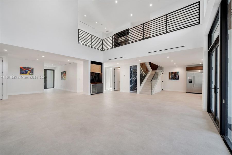 Spacious, unfurnished interior of a new home in , Fort Lauderdale (Image 52).