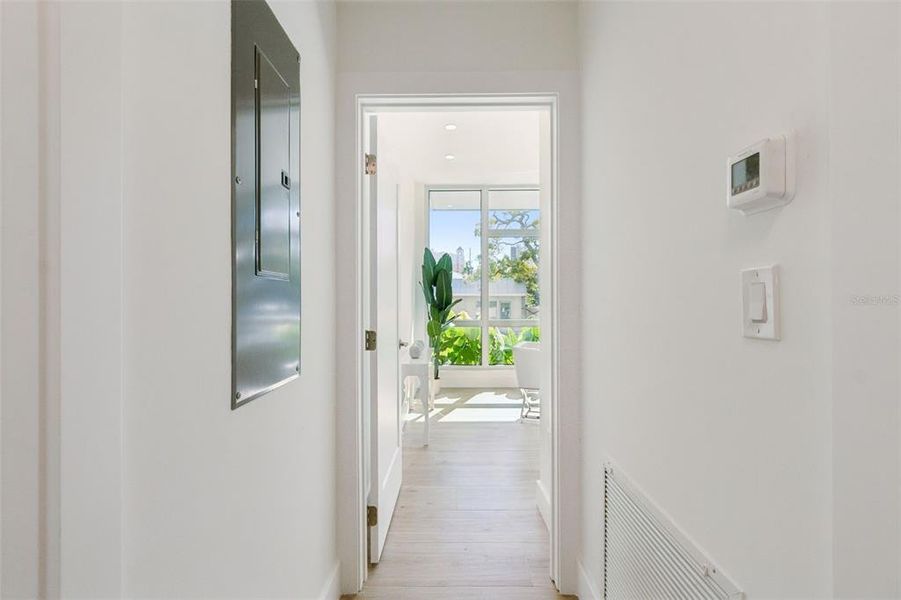 Spacious, unfurnished interior of a new home in , Sarasota (Image 24).