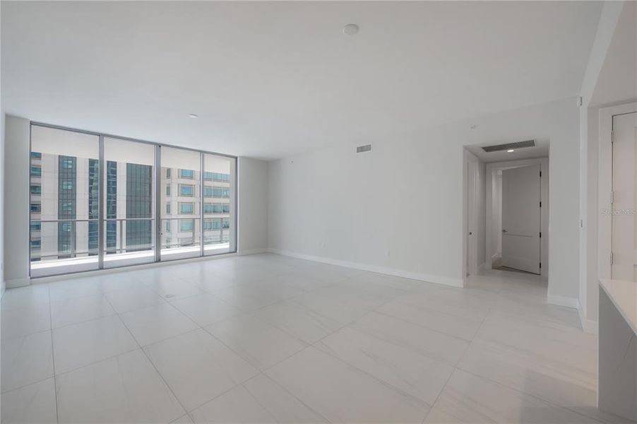 Spacious, unfurnished interior of a new home in , St. Petersburg (Image 26).