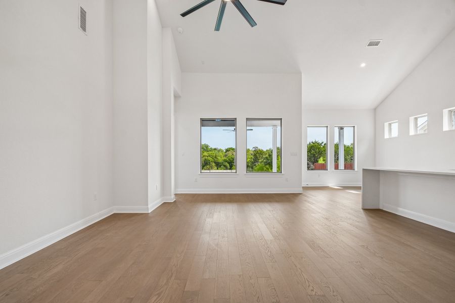 Spacious, unfurnished interior of a new home in Sauls Ranch, Round Rock (Image 11).