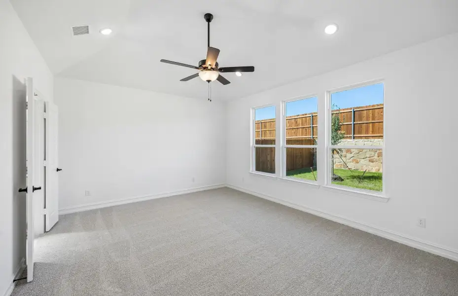 Spacious, unfurnished interior of a new home in Wellington, Fort Worth (Image 15).