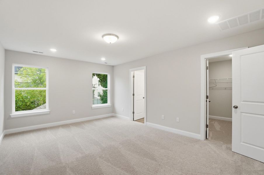 Spacious, unfurnished interior of a new home in Harrisburg Village Townhomes, Harrisburg (Image 15).