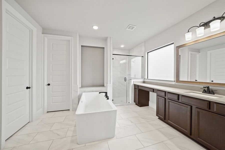 Image 17 of a home in Summit at Lake Travis.