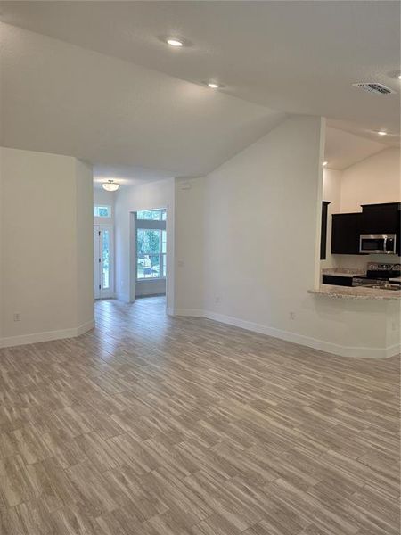 Spacious, unfurnished interior of a new home in Spring Hill, Spring Hill (Image 9). Spacious, unfurnished interior of a new home in Spring Hill, Spring Hill (Image 9).