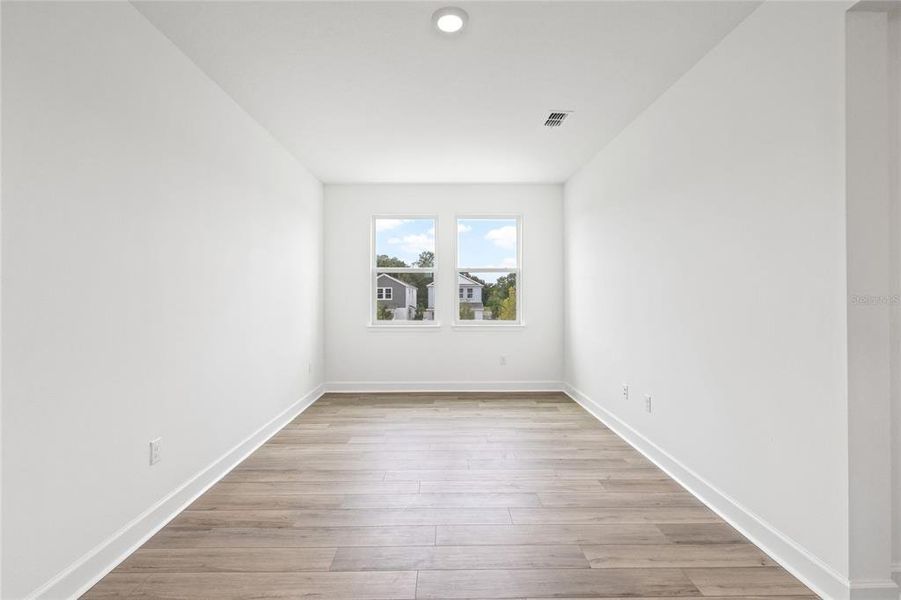 Spacious, unfurnished interior of a new home in Vivir, Valrico (Image 18).