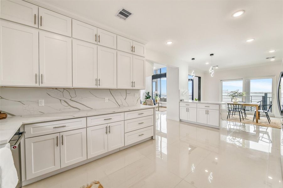 Space, style and function come together beautifully here. The expansive kitchen provides multiple work areas, generous storage and an easy connection to the dining area and waterfront beyond. Space, style and function come together beautifully here. The expansive kitchen provides multiple work areas, generous storage and an easy connection to the dining area and waterfront beyond.