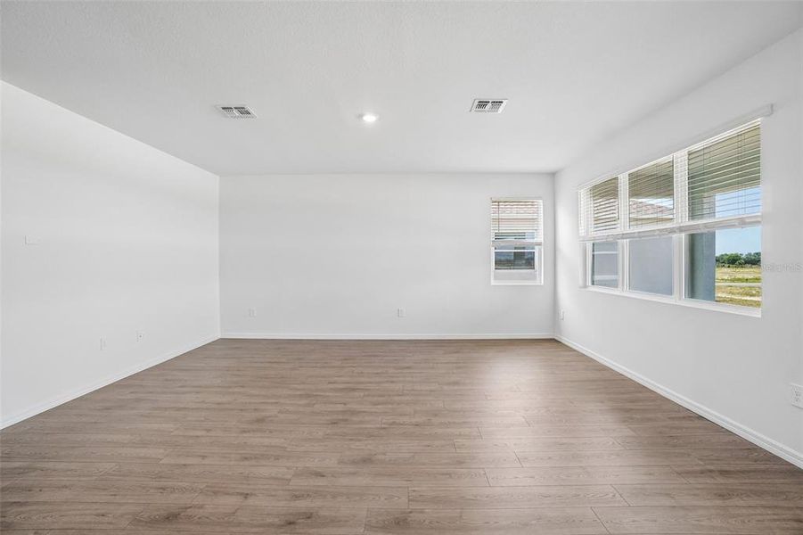 Spacious, unfurnished interior of a new home in Hawthorne Ranch, Lakeland (Image 19).