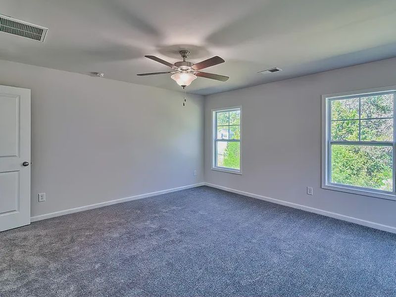 Spacious, unfurnished interior of a new home in Emanuel Creek, West Columbia (Image 11).