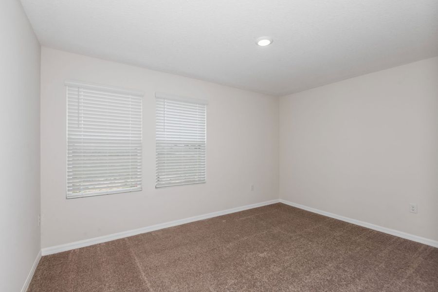 Spacious, unfurnished interior of a new home in Pasadena Woods, Dade City (Image 16).