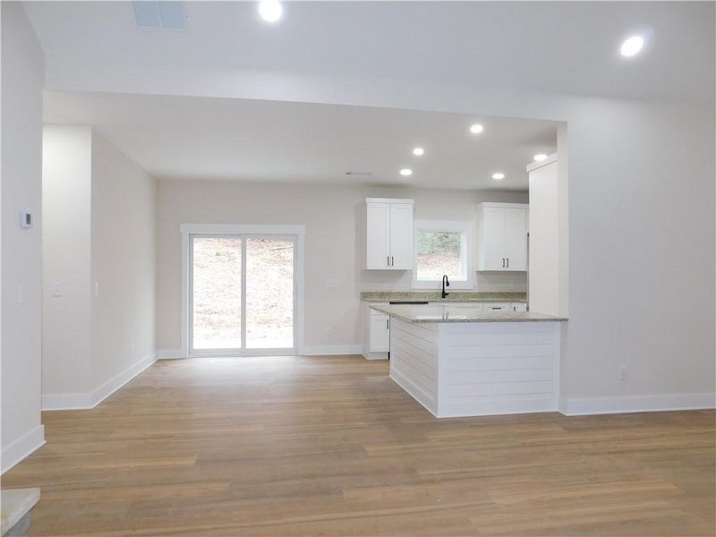 Spacious, unfurnished interior of a new home in , Dahlonega (Image 17).