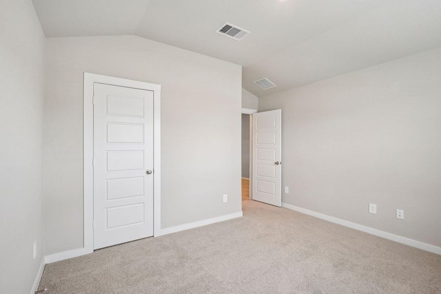 Spacious, unfurnished interior of a new home in Southwinds, Baytown (Image 20).