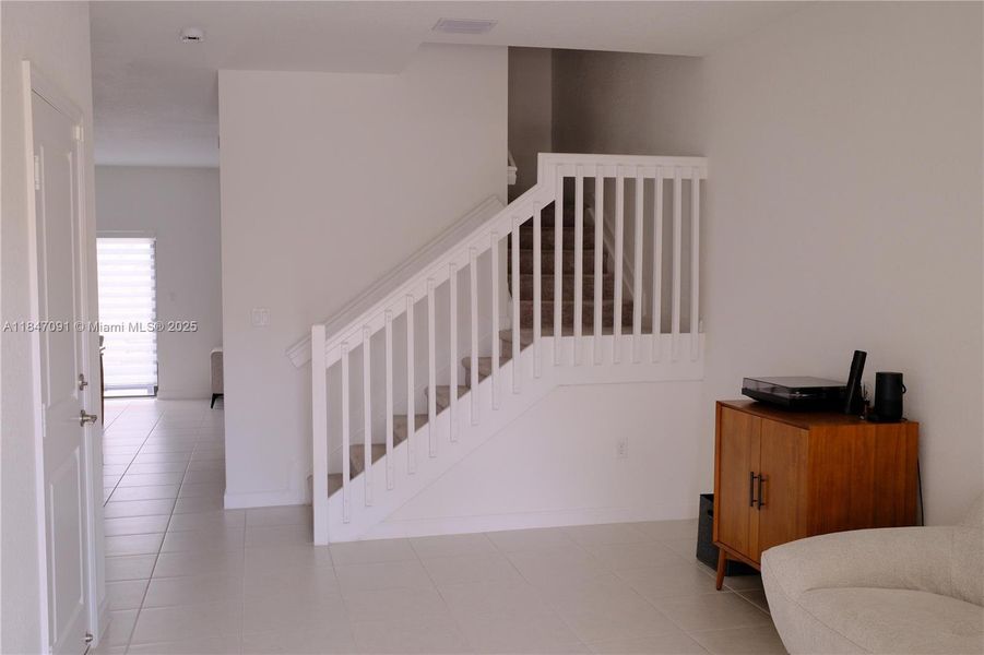 Spacious, unfurnished interior of a new home in , Miami (Image 18).