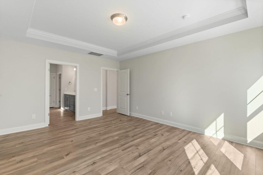 Spacious, unfurnished interior of a new home in Wexford, Elon (Image 28).